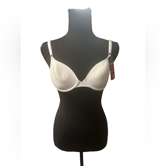 Maidenform Other - Maidenform T-Shirt Bra Size 32B 4 way stretch cup NWT